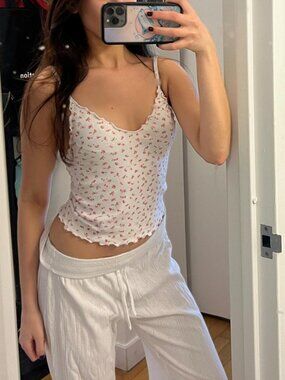 Brand new brandy melville floral tank top with cute neckline! Perfect condition